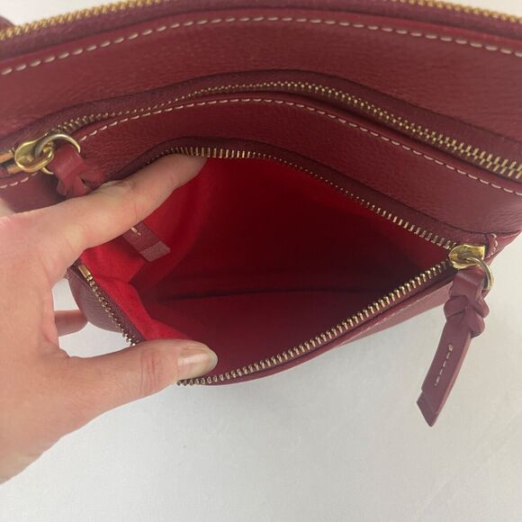 Dooney & Bourke Crossbody Red Pebbled Leather Small Zip Crossbody Shoulder Bag - Picture 3 of 9